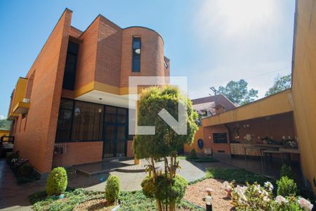 Casa à venda com 423m², 4 quartos e 8 vagas Casa à venda com 423m², 4 quartos e 8 vagasChurrasqueira