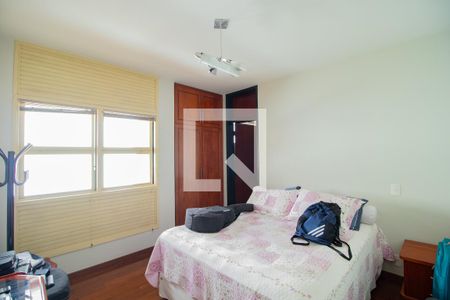 Casa à venda com 423m², 4 quartos e 8 vagas Casa à venda com 423m², 4 quartos e 8 vagasQuarto 2