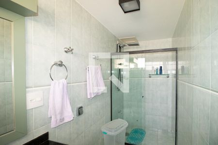 Casa à venda com 423m², 4 quartos e 8 vagas Casa à venda com 423m², 4 quartos e 8 vagasBanheiro da Suíte 2