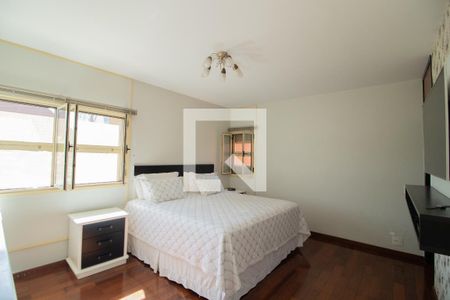 Casa à venda com 423m², 4 quartos e 8 vagas Casa à venda com 423m², 4 quartos e 8 vagasQuarto 3