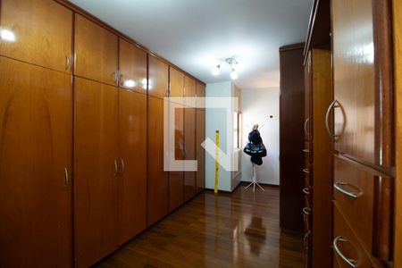 Casa à venda com 423m², 4 quartos e 8 vagas Casa à venda com 423m², 4 quartos e 8 vagasCloset da suíte 1