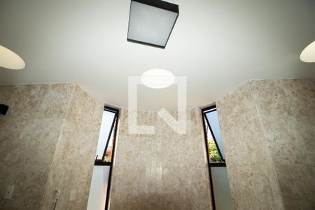 Casa à venda com 423m², 4 quartos e 8 vagas Casa à venda com 423m², 4 quartos e 8 vagasDetalhe