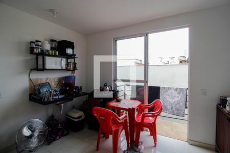 Sala de apartamento para alugar com 2 quartos, 80m² em Sagrada Família, Belo Horizonte