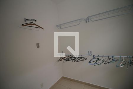 Closet de casa à venda com 3 quartos, 270m² em Braz de Pina, Rio de Janeiro