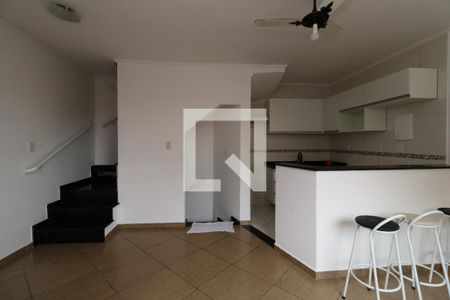 Sala de casa para alugar com 2 quartos, 118m² em Vila Eldízia, Santo André