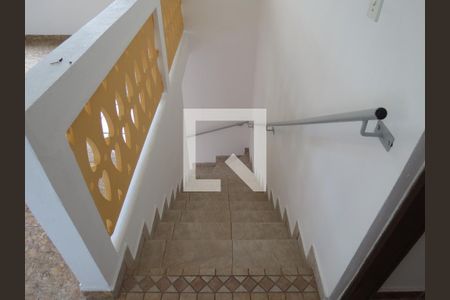 Sala - Escadas de casa para alugar com 3 quartos, 160m² em Jardim Peri, São Paulo