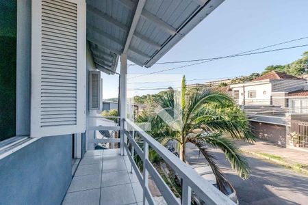 Sala 2 de casa para alugar com 3 quartos, 200m² em Medianeira, Porto Alegre