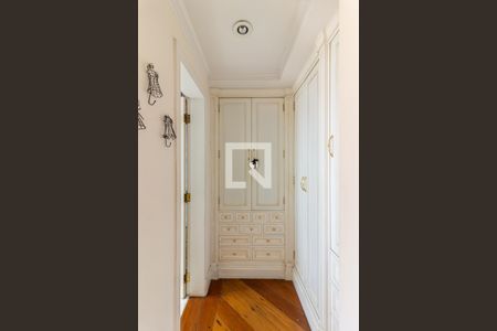 Apartamento para alugar com 317m², 4 quartos e 5 vagas Apartamento para alugar com 317m², 4 quartos e 5 vagasSuíte 2 - Quarto - Armários