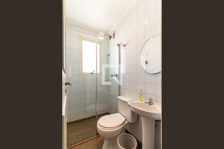 Apartamento para alugar com 317m², 4 quartos e 5 vagas Apartamento para alugar com 317m², 4 quartos e 5 vagasBanheiro de Serviço