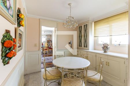 Apartamento para alugar com 317m², 4 quartos e 5 vagas Apartamento para alugar com 317m², 4 quartos e 5 vagasCopa