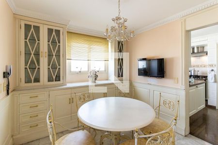 Apartamento para alugar com 317m², 4 quartos e 5 vagas Apartamento para alugar com 317m², 4 quartos e 5 vagasCopa