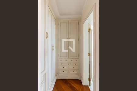 Apartamento para alugar com 317m², 4 quartos e 5 vagas Apartamento para alugar com 317m², 4 quartos e 5 vagasSuíte 3 - Quarto - Armários