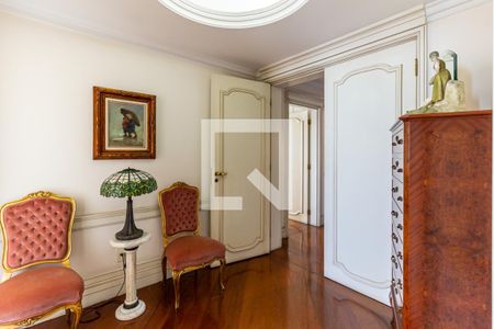 Apartamento para alugar com 317m², 4 quartos e 5 vagas Apartamento para alugar com 317m², 4 quartos e 5 vagasSuíte 4 - Acesso