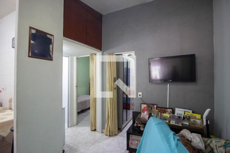 Sala 1 de casa à venda com 6 quartos, 150m² em Conjunto Residencial José Bonifácio, São Paulo