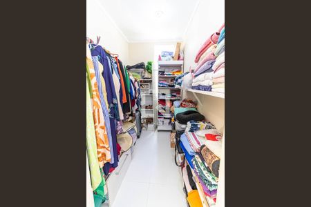 Casa à venda com 150m², 3 quartos e 1 vaga Casa à venda com 150m², 3 quartos e 1 vagaCloset Quarto 4