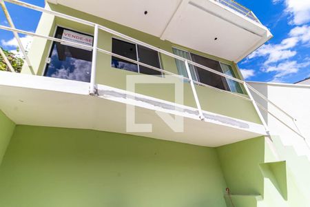 Casa à venda com 150m², 3 quartos e 1 vaga Casa à venda com 150m², 3 quartos e 1 vagaFachada