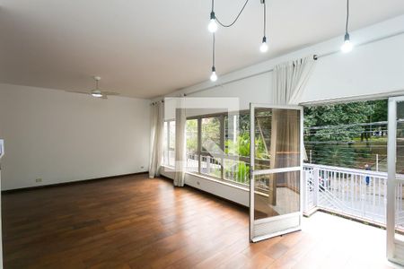Sala de casa à venda com 3 quartos, 250m² em Lar São Paulo, São Paulo
