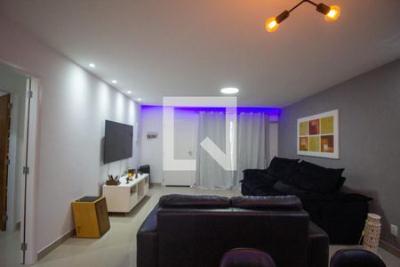 Sala de casa de condomínio para alugar com 4 quartos, 210m² em Vargem Grande, Rio de Janeiro