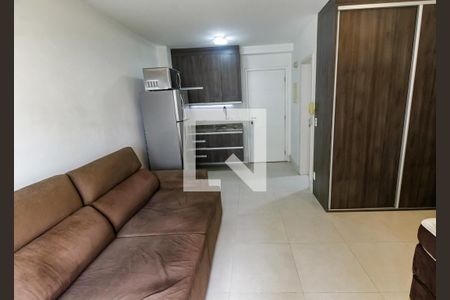 Sala de kitnet/studio para alugar com 1 quarto, 31m² em Jardim Ampliação, São Paulo