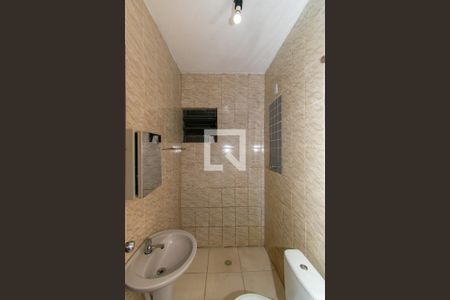 Banheiro de casa para alugar com 1 quarto, 64m² em Jardim Santa Adélia, São Paulo