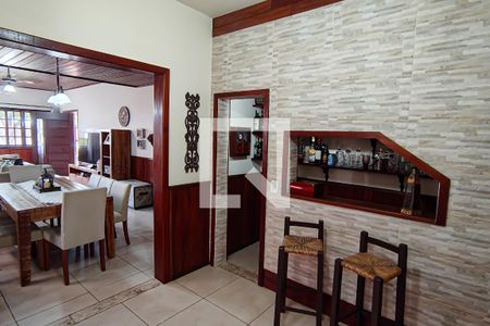 Sala de casa de condomínio à venda com 5 quartos, 347m² em Taquara, Rio de Janeiro