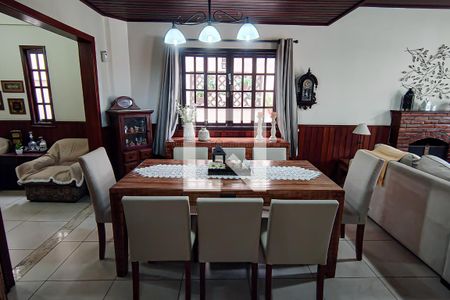 Sala de casa de condomínio à venda com 5 quartos, 347m² em Taquara, Rio de Janeiro