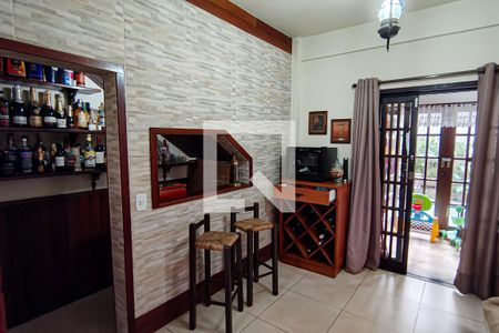 Sala de casa de condomínio à venda com 5 quartos, 347m² em Taquara, Rio de Janeiro