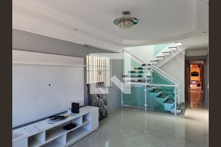 Casa à venda com 245m², 3 quartos e 4 vagasSala 