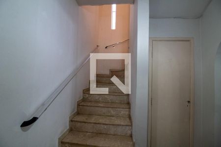 Escada de casa para alugar com 4 quartos, 249m² em Chácara Monte Alegre, São Paulo