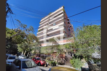Apartamento à venda com 95m², 3 quartos e 1 vaga Apartamento à venda com 95m², 3 quartos e 1 vagaFachada e portaria