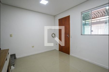 Casa à venda com 68m², 2 quartos e 2 vagasSala