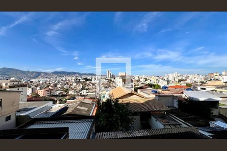 Sala de apartamento à venda com 4 quartos, 120m² em Sagrada Família, Belo Horizonte