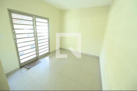 Sala de casa para alugar com 3 quartos, 200m² em Setor Gentil Meireles, Goiânia