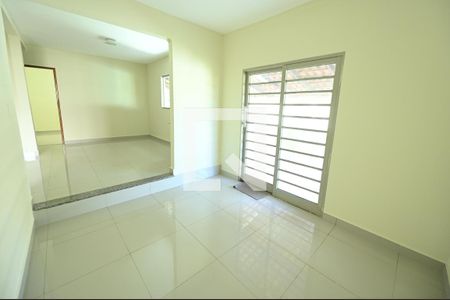 Sala de casa para alugar com 3 quartos, 200m² em Setor Gentil Meireles, Goiânia