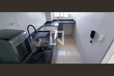 Cozinha de apartamento para alugar com 2 quartos, 41m² em Jardim do Lago, São Paulo