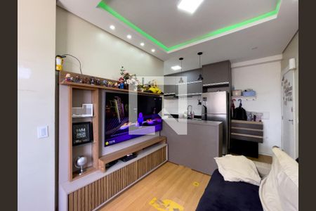 Sala e Cozinha Integrada  de apartamento para alugar com 2 quartos, 44m² em Vila Carmosina, São Paulo