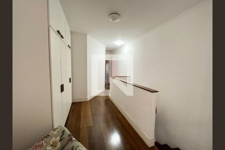 Corredor de casa à venda com 3 quartos, 200m² em Mirandópolis, São Paulo