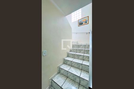 Escada de casa à venda com 4 quartos, 187m² em Jardim Monte Carmelo, Guarulhos