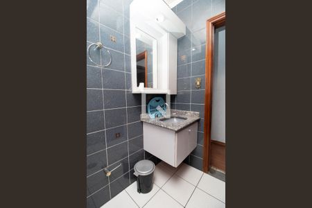 Banheiro 2 de casa à venda com 3 quartos, 220m² em Vila Humaitá, Santo André
