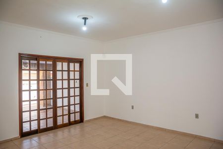 Casa à venda com 200m², 2 quartos e 3 vagasSala