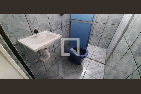 Banheiro de casa para alugar com 1 quarto, 60m² em Conceição, Osasco