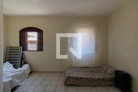 Casa à venda com 242m², 5 quartos e 4 vagas Casa à venda com 242m², 5 quartos e 4 vagasQuarto 4