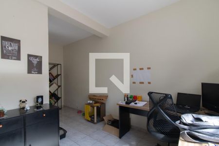 Casa à venda com 242m², 5 quartos e 4 vagas Casa à venda com 242m², 5 quartos e 4 vagasEscritorio