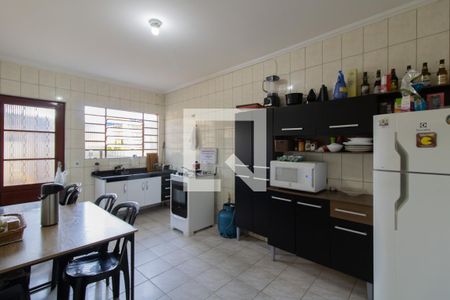 Casa à venda com 242m², 5 quartos e 4 vagas Casa à venda com 242m², 5 quartos e 4 vagasCozinha