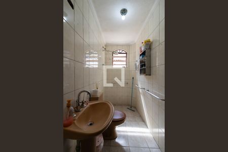 Casa à venda com 242m², 5 quartos e 4 vagas Casa à venda com 242m², 5 quartos e 4 vagasBanheiro 2