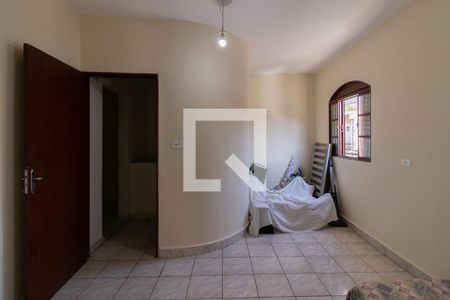 Casa à venda com 242m², 5 quartos e 4 vagas Casa à venda com 242m², 5 quartos e 4 vagasQuarto 4