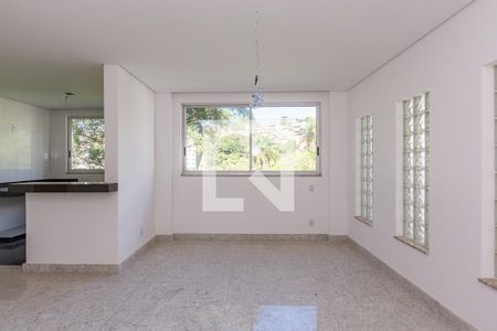 Casa à venda com 250m², 4 quartos e 4 vagasSala