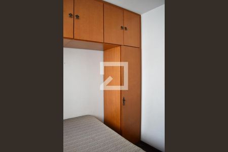 Quarto 2 de apartamento para alugar com 2 quartos, 57m² em Alto da Glória, Curitiba