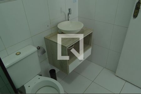 Banheiro da Suíte de casa de condomínio para alugar com 3 quartos, 250m² em Taquara, Rio de Janeiro