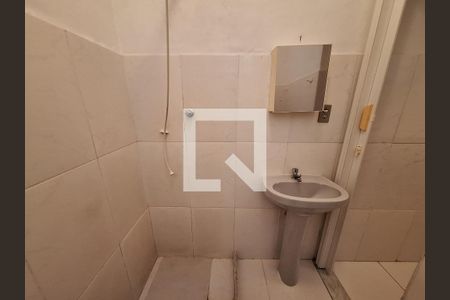 Banheiro de apartamento à venda com 1 quarto, 27m² em Catete, Rio de Janeiro